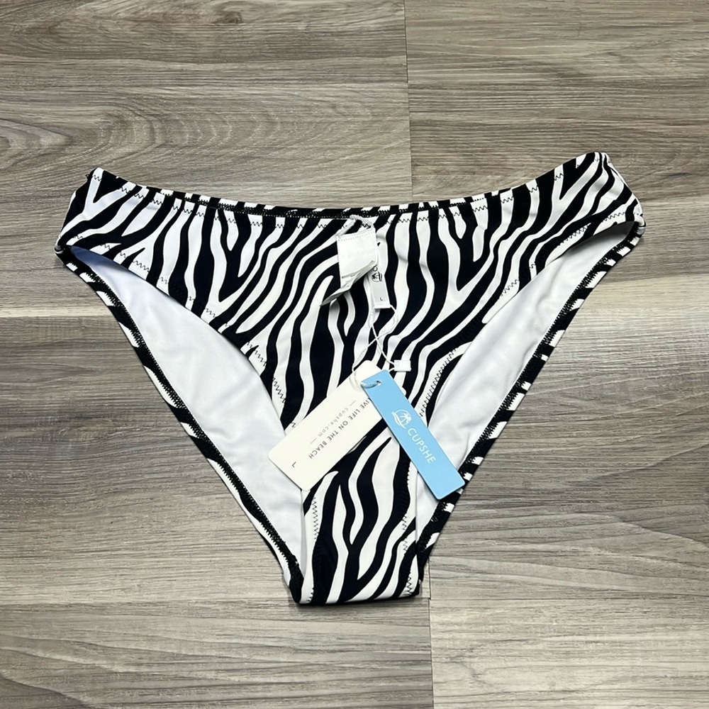 🏁 Cupshe black and white  bathing suit bottoms NWT size large